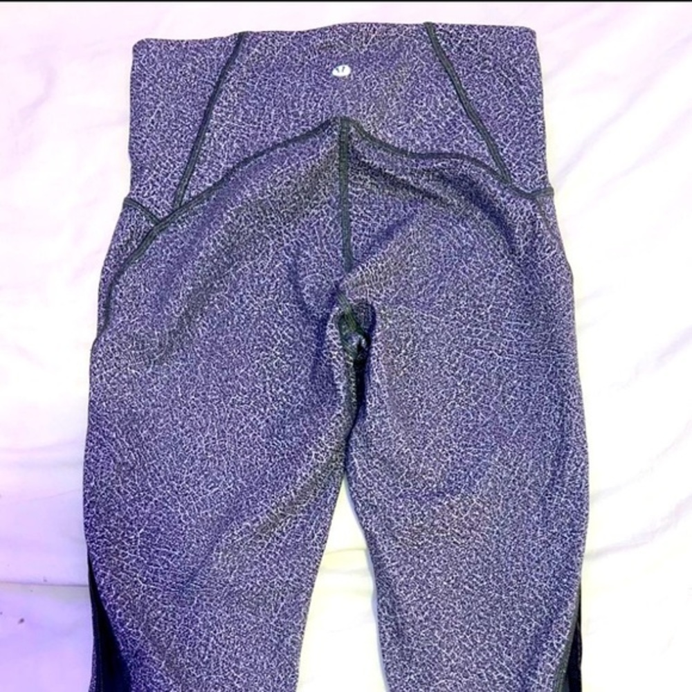 NWOT Lululemon Cropped Leggings Black & White Patterned Size 6